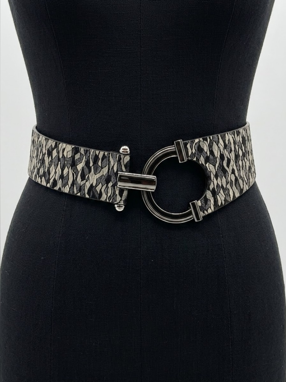 Stretch belt leather trim black silver EUC